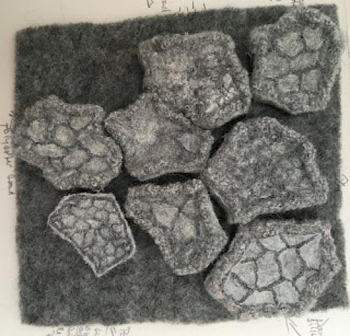 Experimenting felting the Voronoi Pattern']}